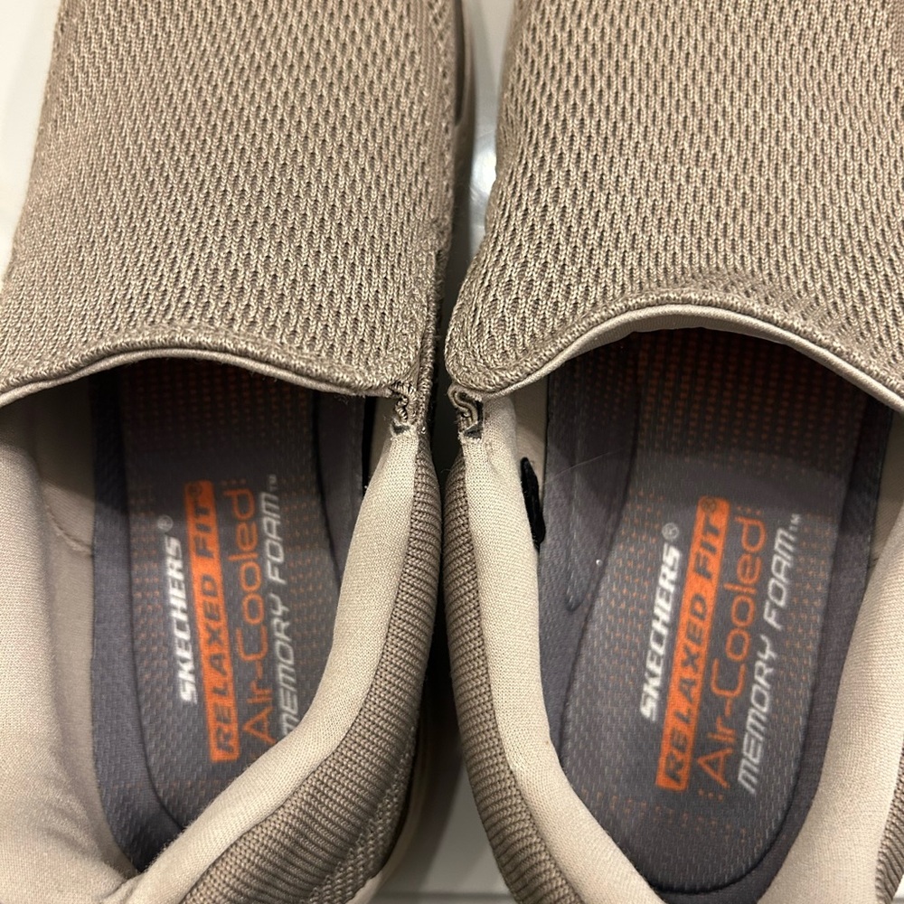 Men’s Skechers slip on size 10 like new